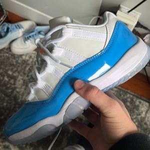 unc 11 size 8 has box very new condo 9/10 they dont fit me should have got a 8.5